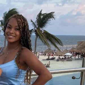 Meet your Posher, Laneya